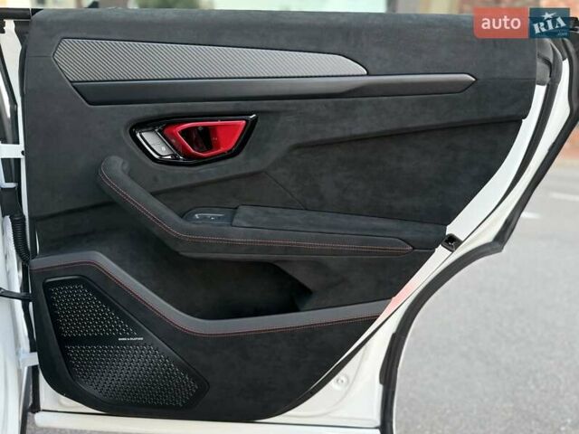 Белый Ламборджини Урус, объемом двигателя 4 л и пробегом 7 тыс. км за 349000 $, фото 74 на Automoto.ua