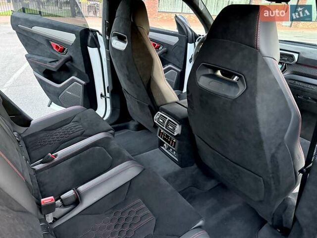 Белый Ламборджини Урус, объемом двигателя 4 л и пробегом 7 тыс. км за 349000 $, фото 78 на Automoto.ua