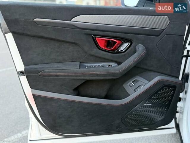 Белый Ламборджини Урус, объемом двигателя 4 л и пробегом 7 тыс. км за 349000 $, фото 86 на Automoto.ua