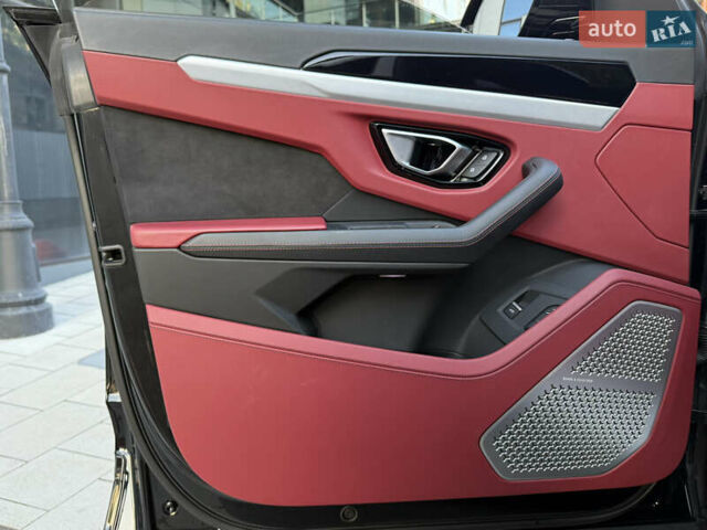 Черный Ламборджини Урус, объемом двигателя 4 л и пробегом 37 тыс. км за 370000 $, фото 58 на Automoto.ua