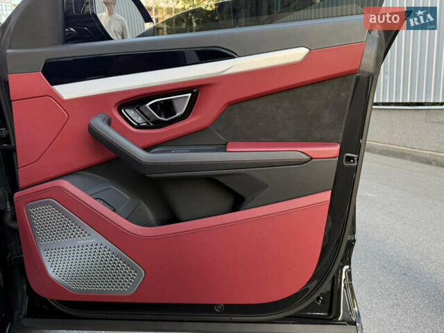 Ламборджини Урус 2020 в Киеве на Automoto.ua Черный Ламборджини Урус, объемом двигателя 4 л и пробегом 35 тыс. км за 350000 $, фото 63 на Automoto.ua