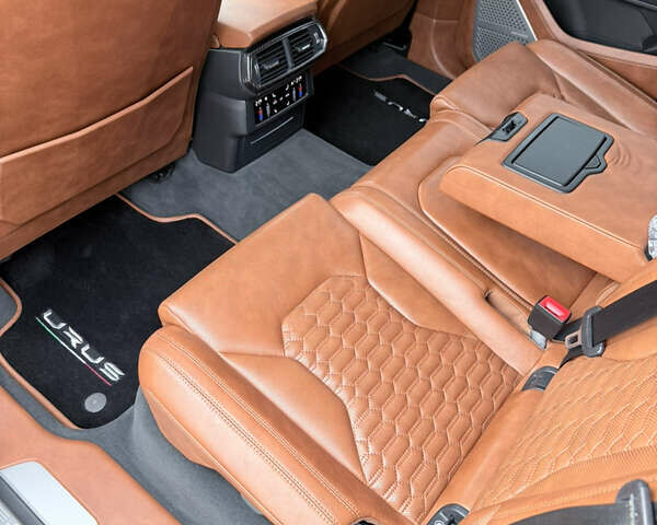 Черный Ламборджини Урус, объемом двигателя 4 л и пробегом 99 тыс. км за 295000 $, фото 17 на Automoto.ua