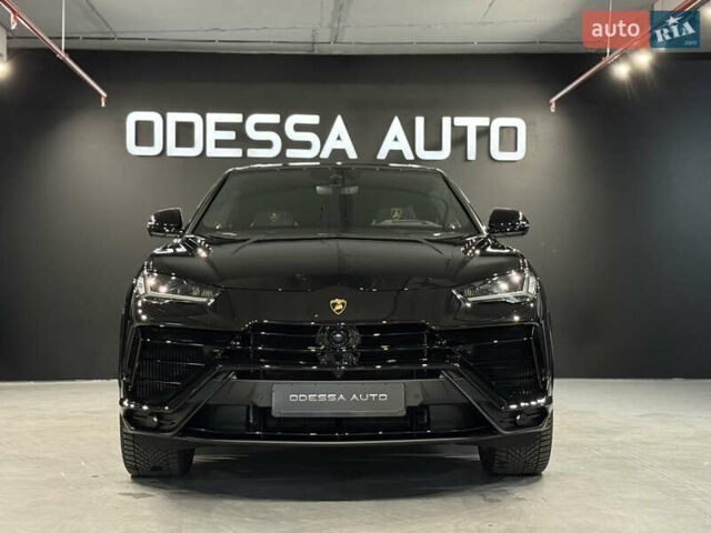 Чорний Ламборджині Урус, об'ємом двигуна 4 л та пробігом 15 тис. км за 385000 $, фото 2 на Automoto.ua