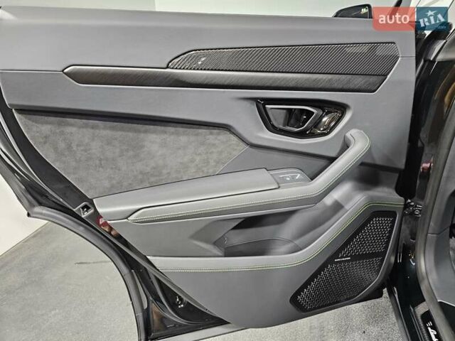 Черный Ламборджини Урус, объемом двигателя 0 л и пробегом 1 тыс. км за 468741 $, фото 11 на Automoto.ua