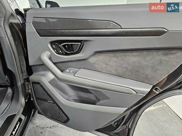 Черный Ламборджини Урус, объемом двигателя 0 л и пробегом 1 тыс. км за 468741 $, фото 13 на Automoto.ua