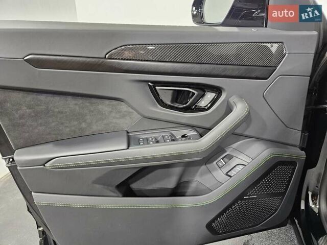 Черный Ламборджини Урус, объемом двигателя 0 л и пробегом 1 тыс. км за 468741 $, фото 21 на Automoto.ua