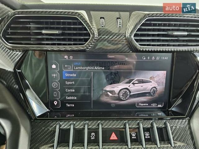 Черный Ламборджини Урус, объемом двигателя 0 л и пробегом 1 тыс. км за 468741 $, фото 30 на Automoto.ua