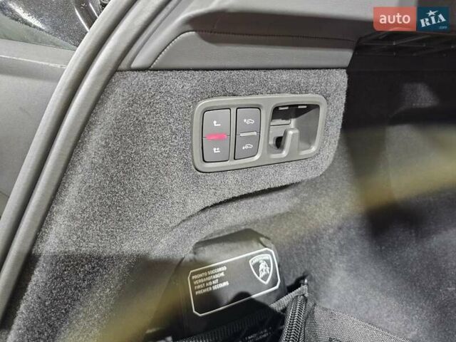 Черный Ламборджини Урус, объемом двигателя 0 л и пробегом 1 тыс. км за 468741 $, фото 9 на Automoto.ua