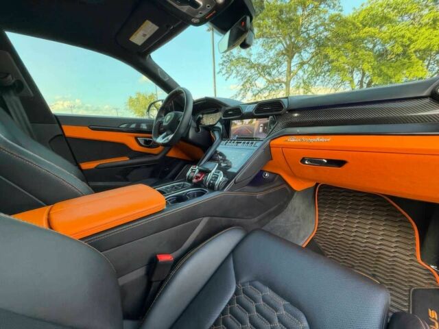 Фиолетовый Ламборджини Урус, объемом двигателя 4 л и пробегом 10 тыс. км за 138000 $, фото 9 на Automoto.ua