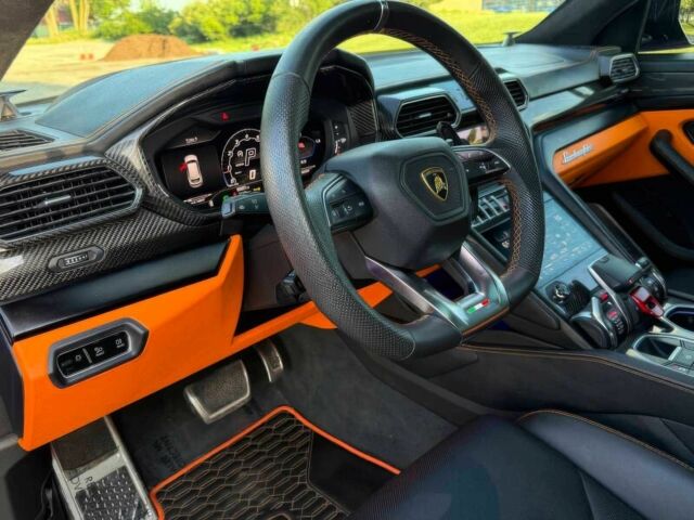 Фиолетовый Ламборджини Урус, объемом двигателя 4 л и пробегом 10 тыс. км за 138000 $, фото 11 на Automoto.ua