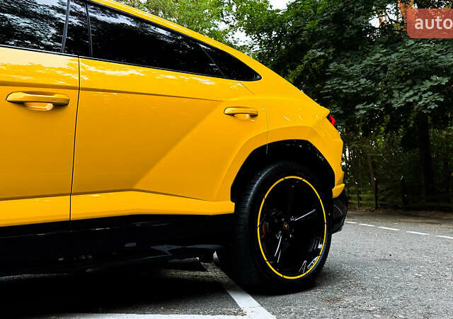 Жовтий Ламборджині Урус, об'ємом двигуна 4 л та пробігом 56 тис. км за 285000 $, фото 28 на Automoto.ua