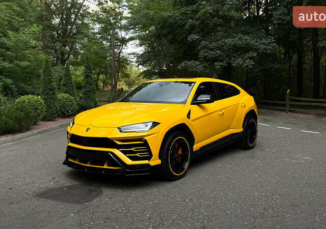 Жовтий Ламборджині Урус, об'ємом двигуна 4 л та пробігом 56 тис. км за 285000 $, фото 2 на Automoto.ua