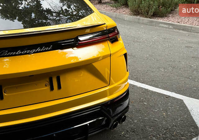 Жовтий Ламборджині Урус, об'ємом двигуна 4 л та пробігом 56 тис. км за 285000 $, фото 16 на Automoto.ua