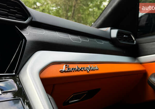 Жовтий Ламборджині Урус, об'ємом двигуна 4 л та пробігом 56 тис. км за 285000 $, фото 23 на Automoto.ua