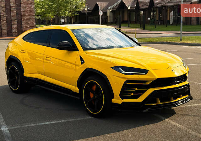Жовтий Ламборджині Урус, об'ємом двигуна 4 л та пробігом 56 тис. км за 285000 $, фото 33 на Automoto.ua