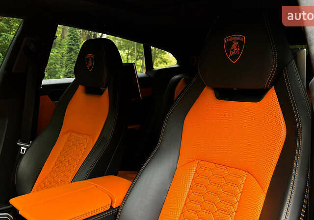 Жовтий Ламборджині Урус, об'ємом двигуна 4 л та пробігом 56 тис. км за 285000 $, фото 21 на Automoto.ua