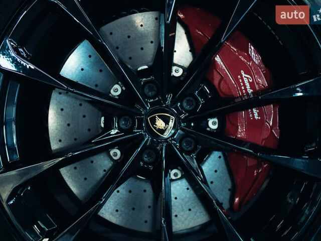 Желтый Ламборджини Урус, объемом двигателя 4 л и пробегом 27 тыс. км за 350000 $, фото 16 на Automoto.ua