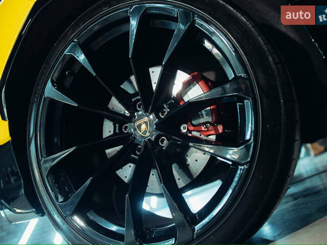 Желтый Ламборджини Урус, объемом двигателя 4 л и пробегом 27 тыс. км за 350000 $, фото 19 на Automoto.ua