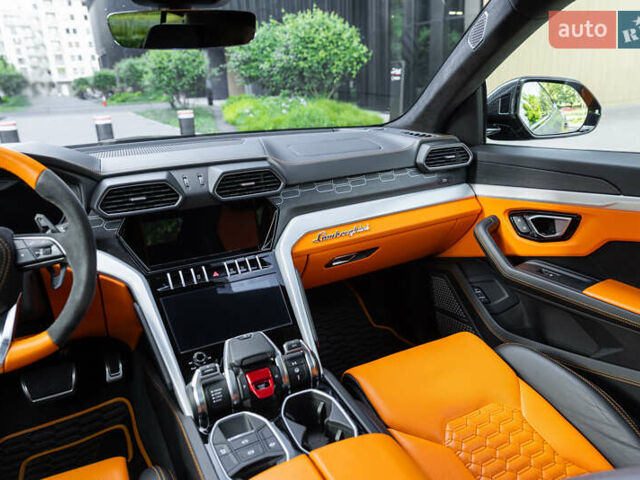 Ламборджини Урус 2020 в Киеве на Automoto.ua Серый Ламборджини Урус, объемом двигателя 4 л и пробегом 55 тыс. км за 300000 $, фото 48 на Automoto.ua