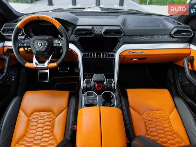 Ламборджини Урус 2020 в Киеве на Automoto.ua Серый Ламборджини Урус, объемом двигателя 4 л и пробегом 55 тыс. км за 300000 $, фото 46 на Automoto.ua