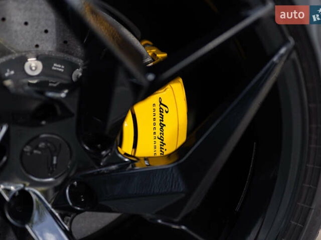 Ламборджини Урус 2020 в Киеве на Automoto.ua Серый Ламборджини Урус, объемом двигателя 4 л и пробегом 55 тыс. км за 300000 $, фото 22 на Automoto.ua