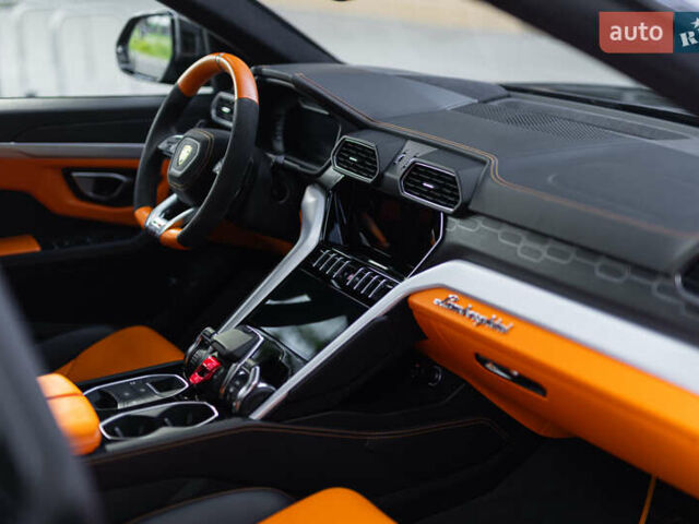 Ламборджини Урус 2020 в Киеве на Automoto.ua Серый Ламборджини Урус, объемом двигателя 4 л и пробегом 55 тыс. км за 300000 $, фото 32 на Automoto.ua