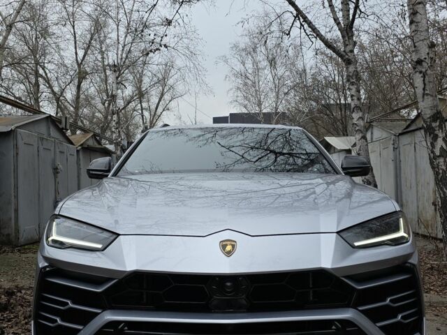 Серый Ламборджини Урус, объемом двигателя 4 л и пробегом 66 тыс. км за 240000 $, фото 1 на Automoto.ua