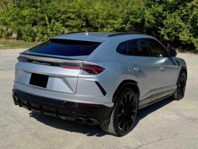 Серый Ламборджини Урус, объемом двигателя 4 л и пробегом 45 тыс. км за 128000 $, фото 4 на Automoto.ua