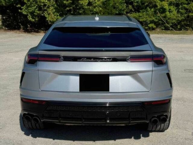 Серый Ламборджини Урус, объемом двигателя 4 л и пробегом 45 тыс. км за 128000 $, фото 5 на Automoto.ua