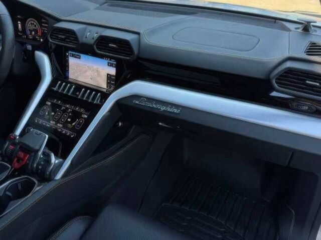 Серый Ламборджини Урус, объемом двигателя 4 л и пробегом 45 тыс. км за 128000 $, фото 12 на Automoto.ua