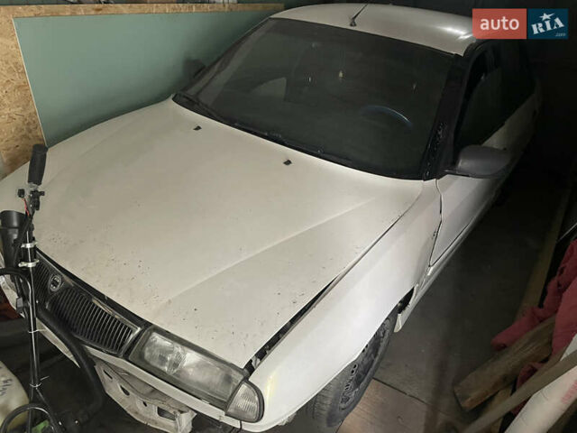 Білий Лянча Delta, об'ємом двигуна 1.9 л та пробігом 478 тис. км за 407 $, фото 7 на Automoto.ua