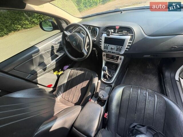 Білий Лянча Delta, об'ємом двигуна 1.4 л та пробігом 302 тис. км за 6500 $, фото 5 на Automoto.ua
