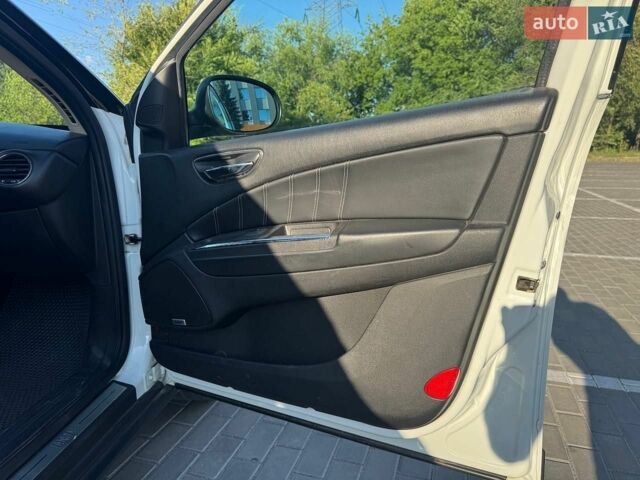 Білий Лянча Delta, об'ємом двигуна 1.4 л та пробігом 141 тис. км за 6600 $, фото 16 на Automoto.ua