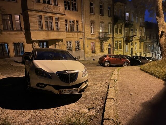 Білий Лянча Delta, об'ємом двигуна 2 л та пробігом 340 тис. км за 6700 $, фото 15 на Automoto.ua