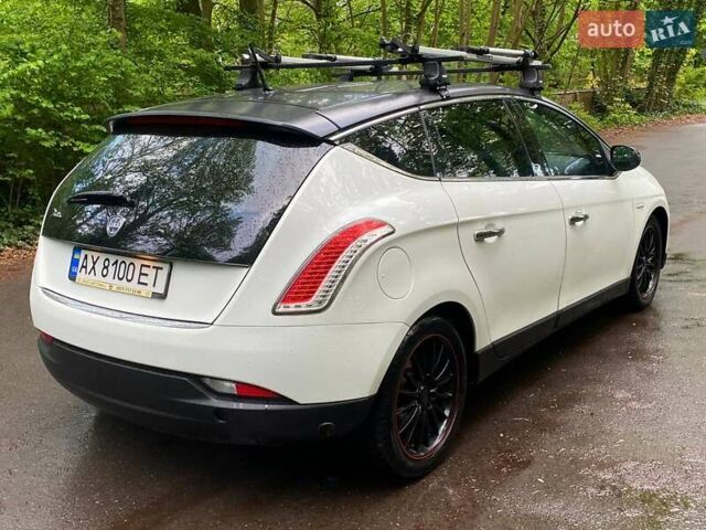 Белый Лянча Дельта, объемом двигателя 1.37 л и пробегом 225 тыс. км за 8000 $, фото 3 на Automoto.ua