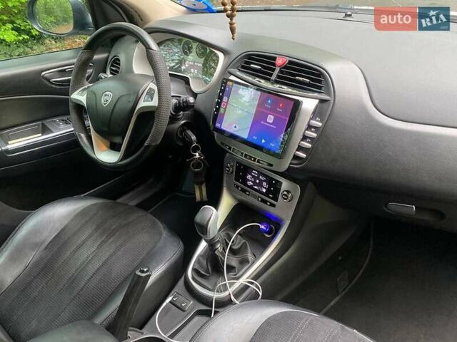 Белый Лянча Дельта, объемом двигателя 1.37 л и пробегом 225 тыс. км за 8000 $, фото 8 на Automoto.ua