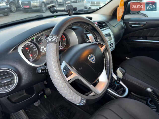 Черный Лянча Дельта, объемом двигателя 1.37 л и пробегом 228 тыс. км за 3900 $, фото 30 на Automoto.ua