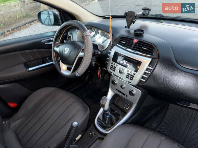 Черный Лянча Дельта, объемом двигателя 1.37 л и пробегом 228 тыс. км за 3900 $, фото 48 на Automoto.ua