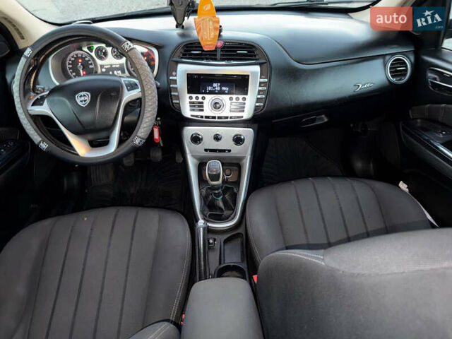 Черный Лянча Дельта, объемом двигателя 1.37 л и пробегом 228 тыс. км за 3900 $, фото 40 на Automoto.ua