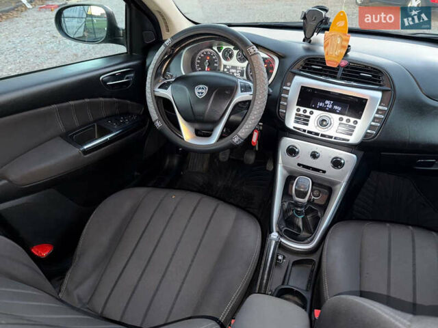 Черный Лянча Дельта, объемом двигателя 1.37 л и пробегом 228 тыс. км за 3900 $, фото 41 на Automoto.ua