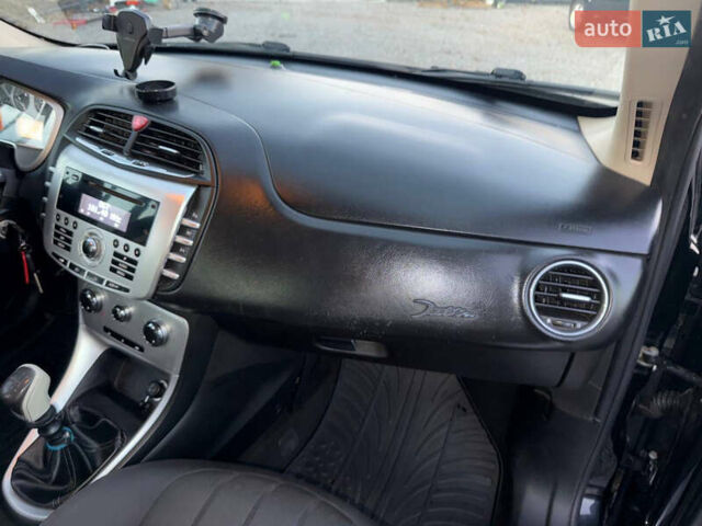 Черный Лянча Дельта, объемом двигателя 1.37 л и пробегом 228 тыс. км за 3900 $, фото 45 на Automoto.ua