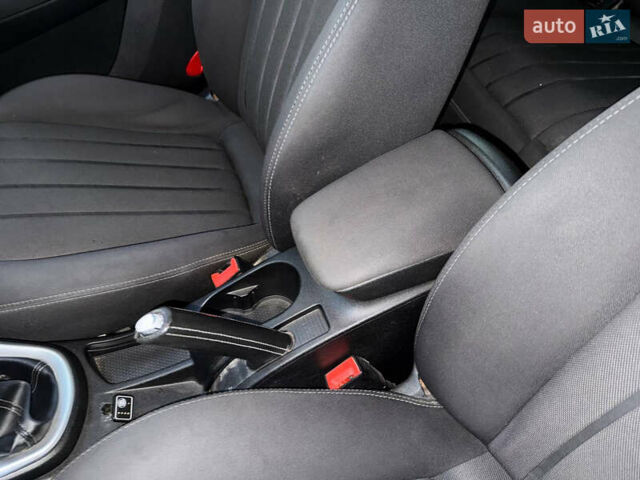 Черный Лянча Дельта, объемом двигателя 1.37 л и пробегом 228 тыс. км за 3900 $, фото 31 на Automoto.ua