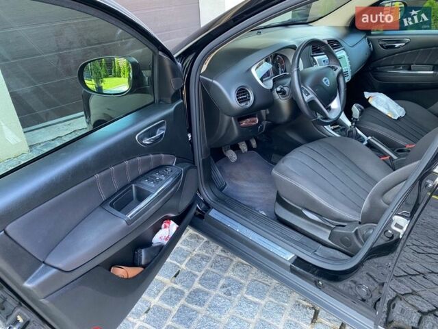 Черный Лянча Дельта, объемом двигателя 1.6 л и пробегом 193 тыс. км за 6700 $, фото 12 на Automoto.ua