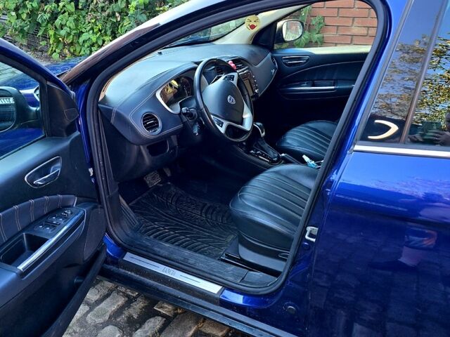 Синий Лянча Дельта, объемом двигателя 1.8 л и пробегом 150 тыс. км за 8800 $, фото 6 на Automoto.ua