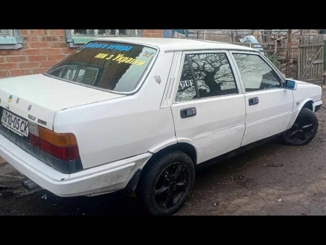 Белый Лянча Призма, объемом двигателя 0 л и пробегом 500 тыс. км за 363 $, фото 4 на Automoto.ua