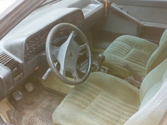 Серый Лянча Тема, объемом двигателя 0 л и пробегом 300 тыс. км за 1000 $, фото 2 на Automoto.ua