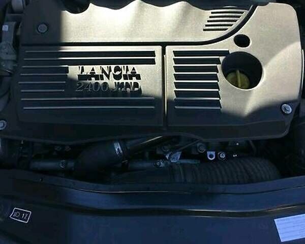 Сірий Лянча Thesis, об'ємом двигуна 2.4 л та пробігом 218 тис. км за 7400 $, фото 13 на Automoto.ua
