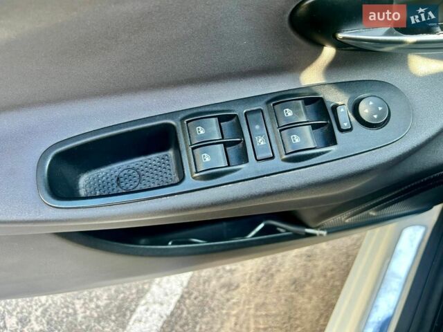 Білий Лянча Іпсілон, об'ємом двигуна 0.88 л та пробігом 97 тис. км за 5500 $, фото 5 на Automoto.ua