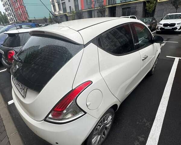 Білий Лянча Іпсілон, об'ємом двигуна 0.88 л та пробігом 130 тис. км за 6300 $, фото 8 на Automoto.ua