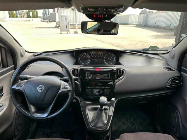 Білий Лянча Іпсілон, об'ємом двигуна 0 л та пробігом 107 тис. км за 5009 $, фото 12 на Automoto.ua